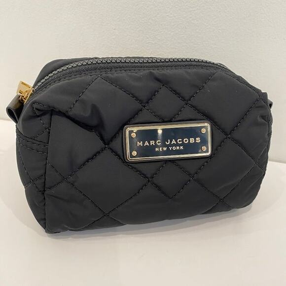 Last 1‼️ NWT MARC JACOBS M0011326 QUILTED COSMETIC CASE - Picture 1 of 13